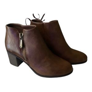 Michael Shannon Brown Heeled Boots/NEW